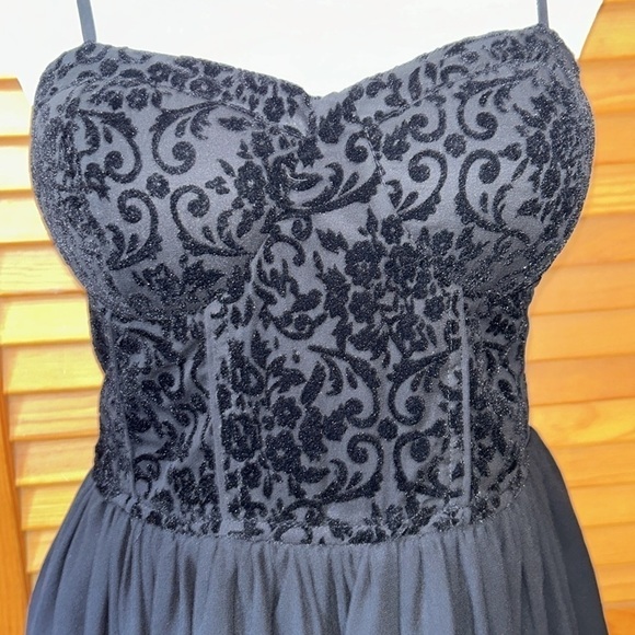 Gorgeous Devore Velvet Bustier Dress From B.O.G Collective Size Medium - Picture 2 of 8
